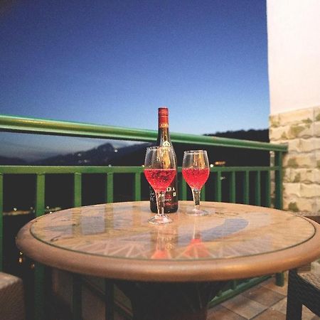 Hotel Kasauli View Cafe Restaurant Open Terrace Mountain View Kültér fotó