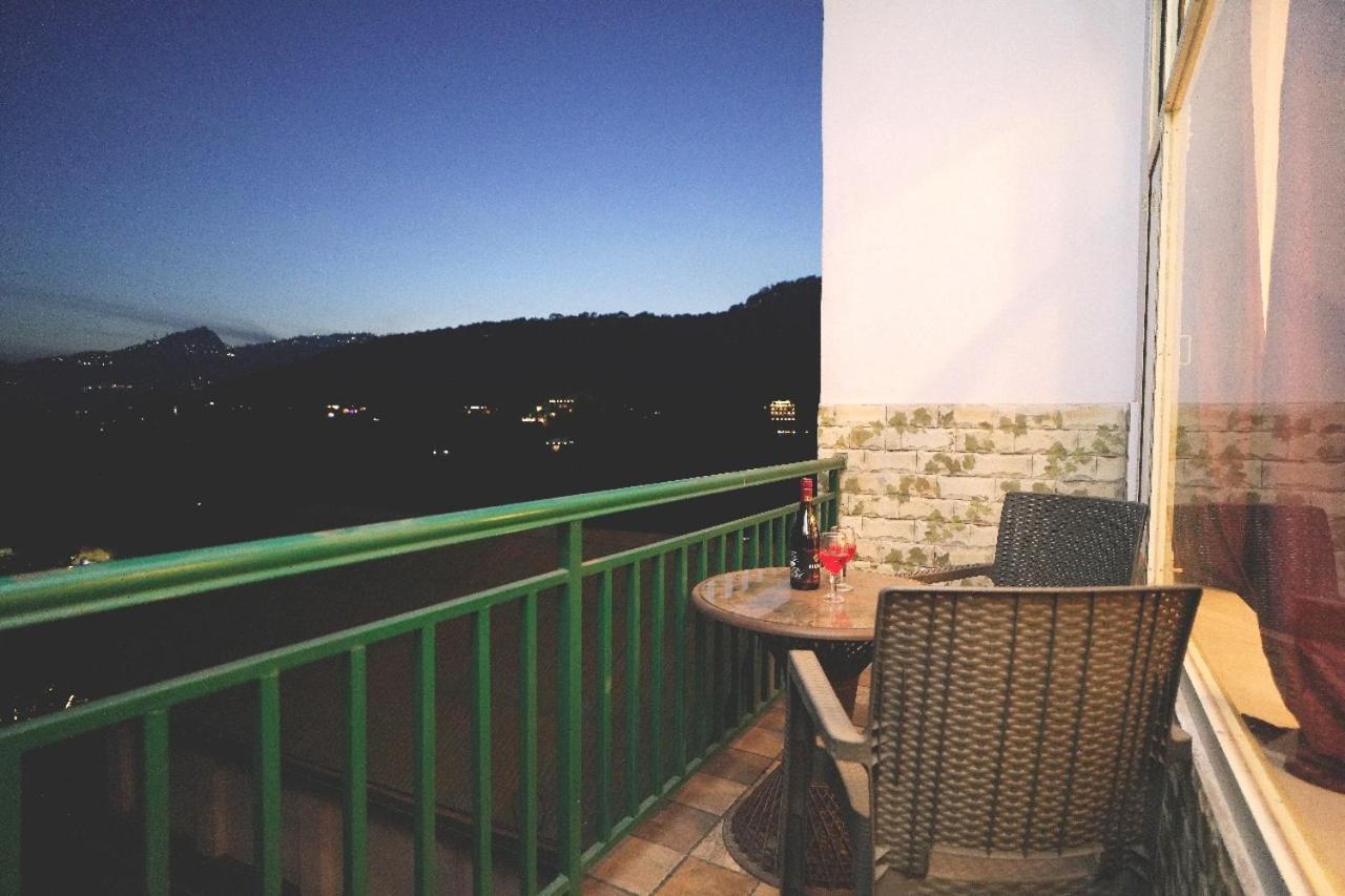 Hotel Kasauli View Cafe Restaurant Open Terrace Mountain View Kültér fotó