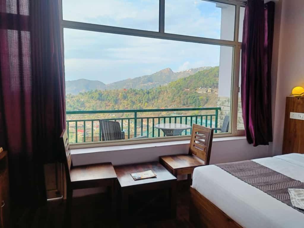 Hotel Kasauli View Cafe Restaurant Open Terrace Mountain View Kültér fotó
