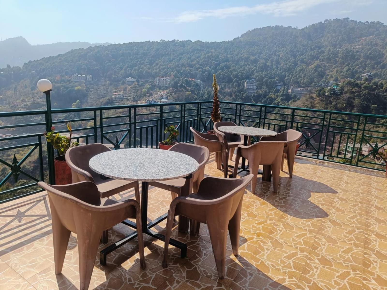 Hotel Kasauli View Cafe Restaurant Open Terrace Mountain View Kültér fotó