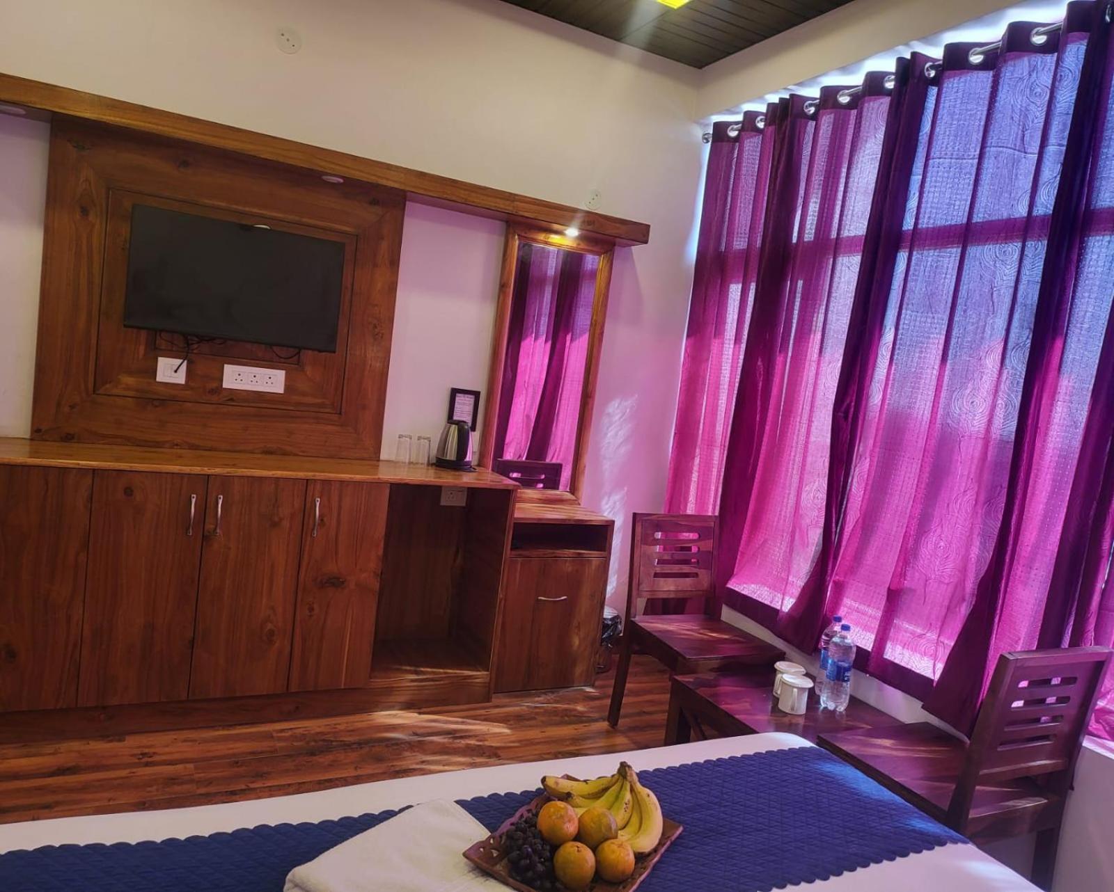Hotel Kasauli View Cafe Restaurant Open Terrace Mountain View Kültér fotó